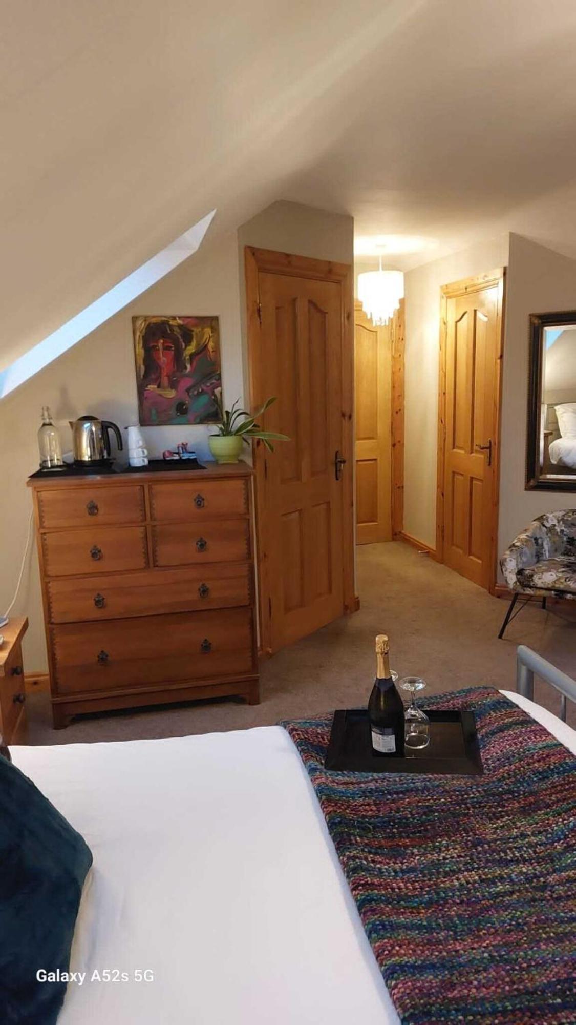 Dunhill Cottage B&B Hillsborough Bilik gambar