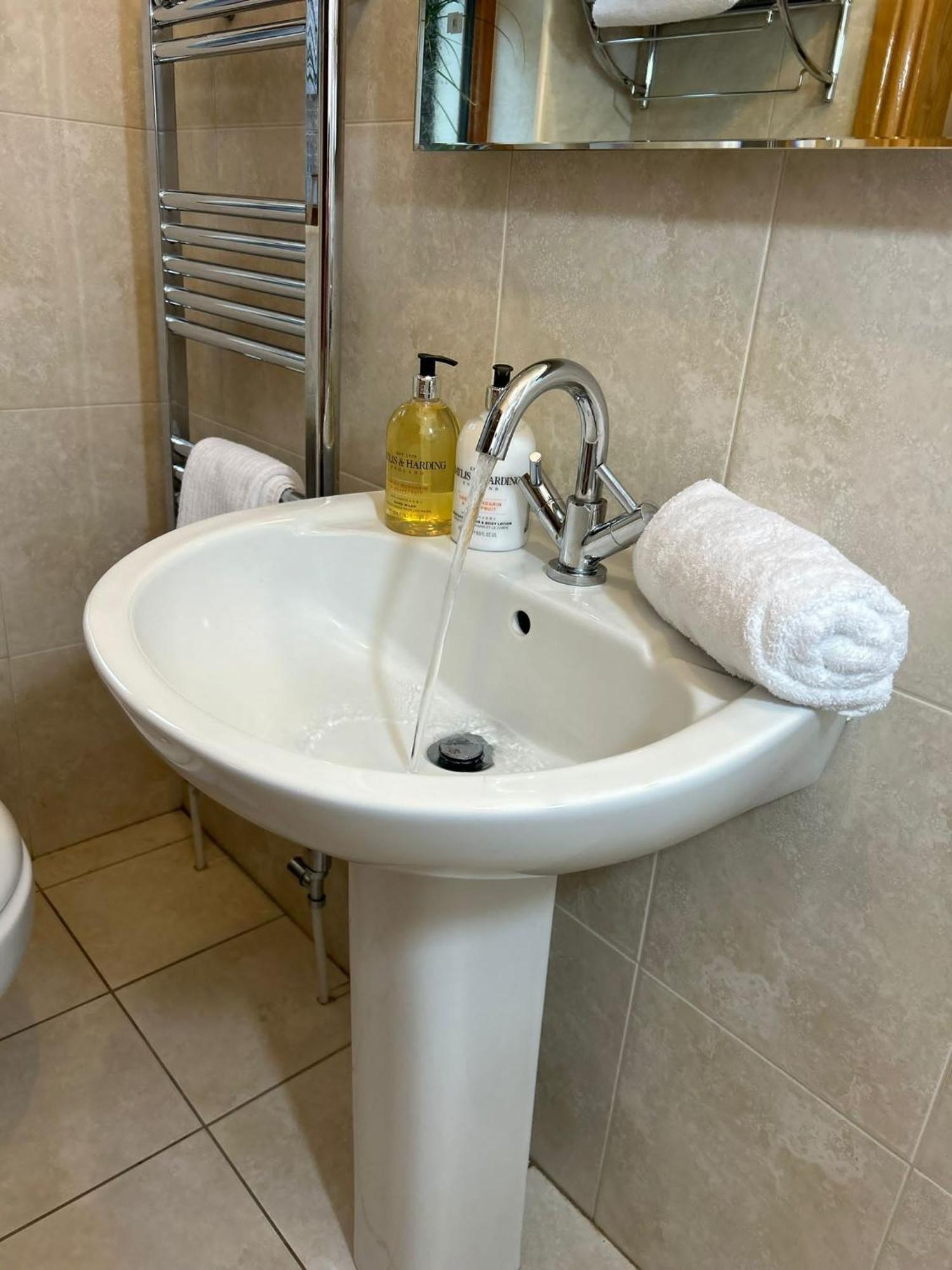 Dunhill Cottage B&B Hillsborough Bilik gambar
